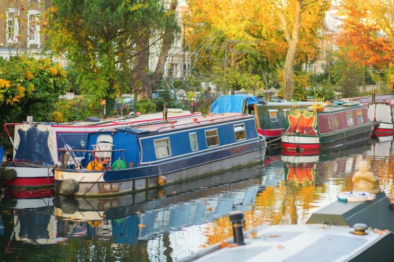 6 Vital Things to Know Before Buying a Used Houseboat