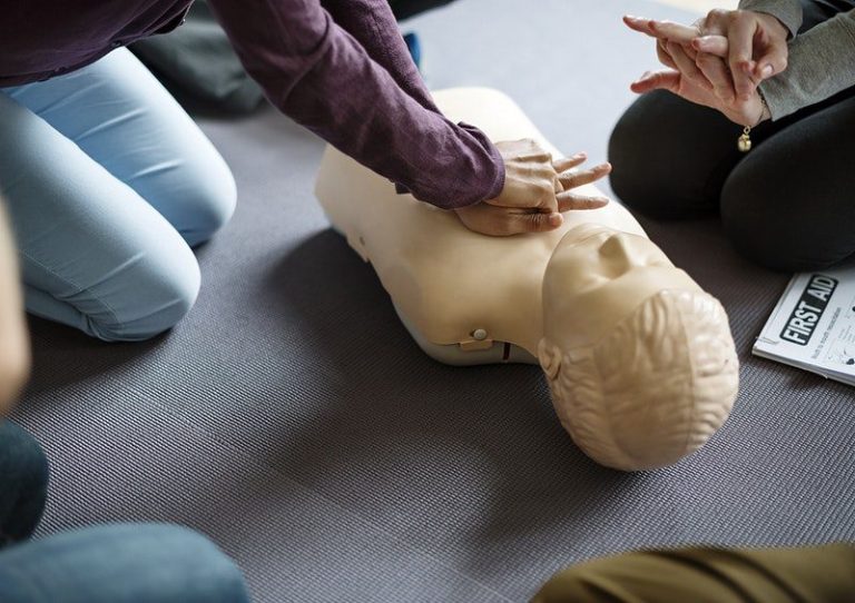 How employees can benefit from first aid training