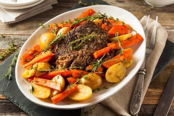 a large list of dinners: dishes from the slow cooker