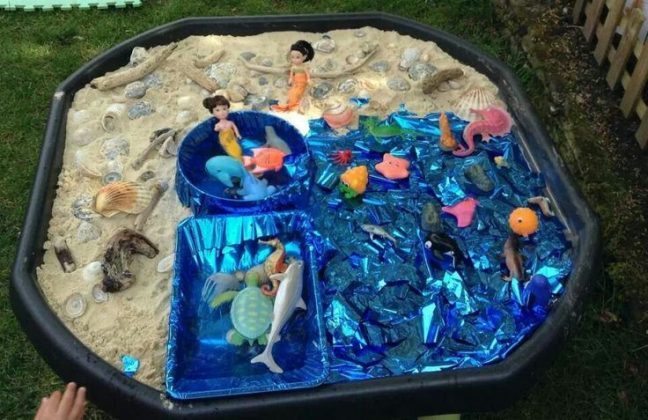 Blue beach tuff tray