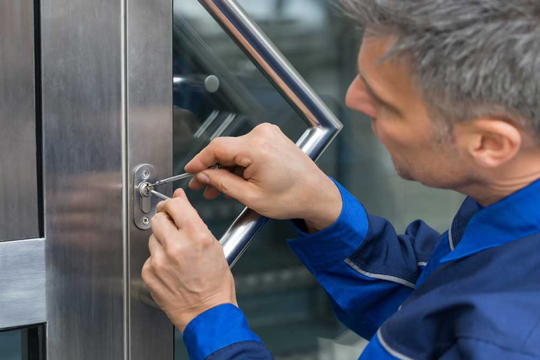 What are the services of locksmith dc servleader